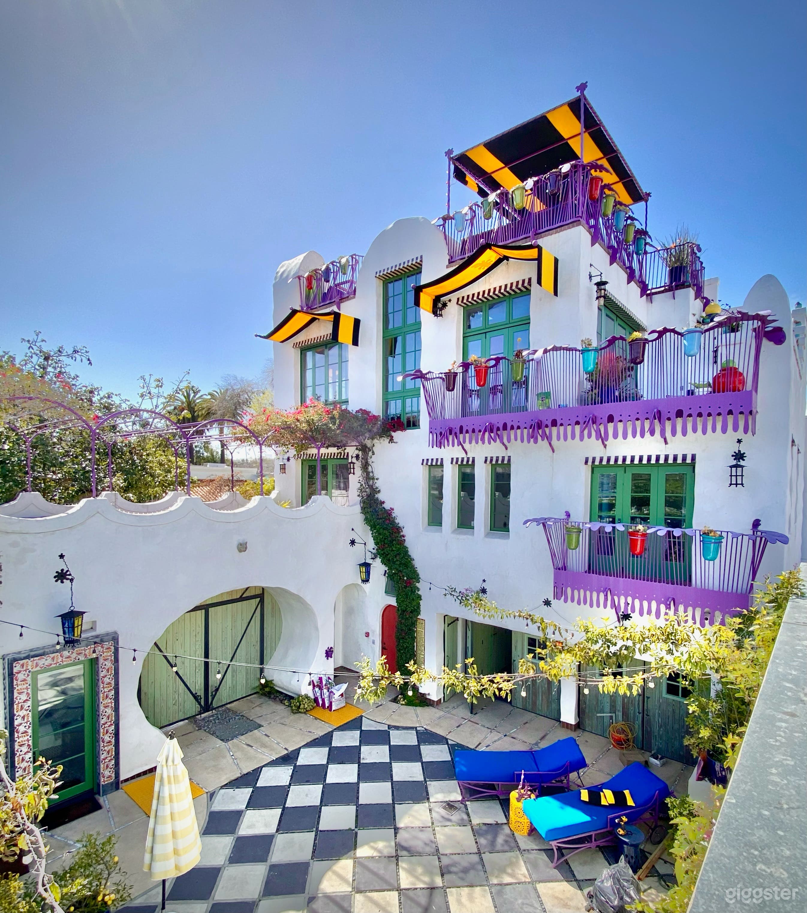 Architectural Downtown Beach/Mountain/City Views Photo 1