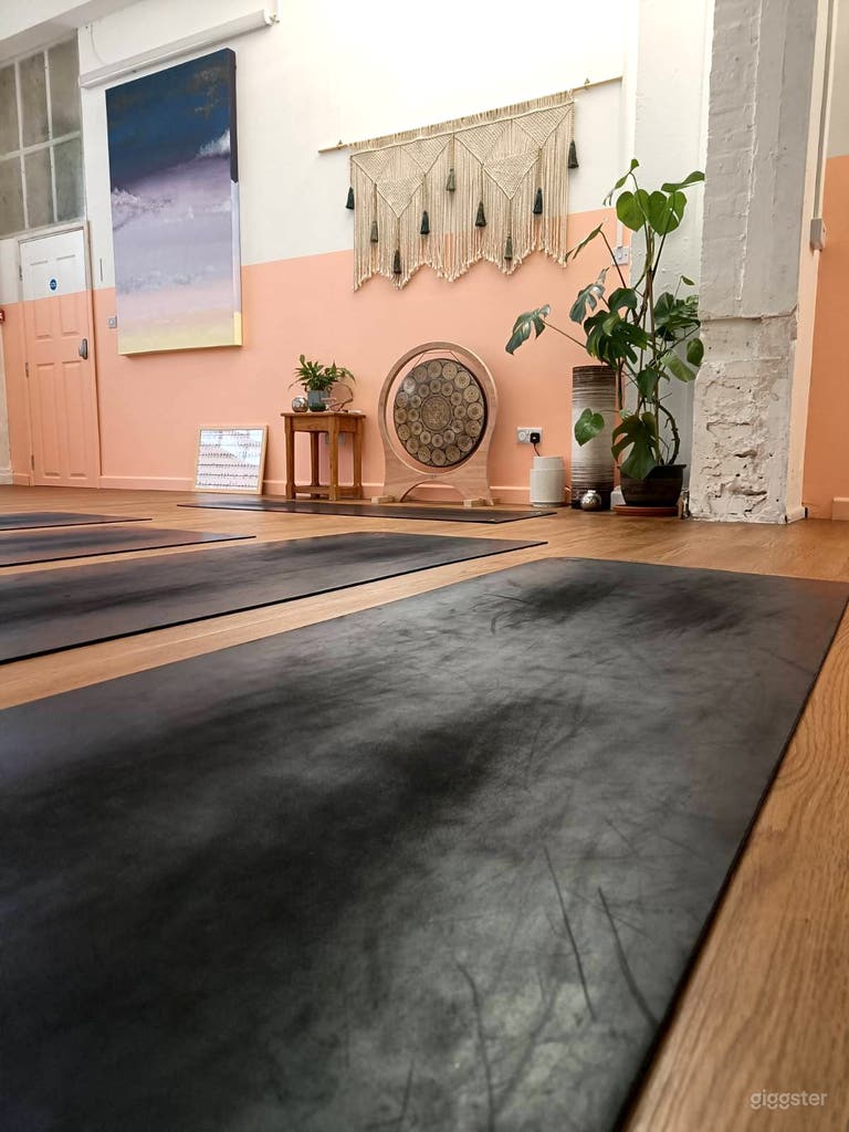  Bright and Airy Yoga Studio 