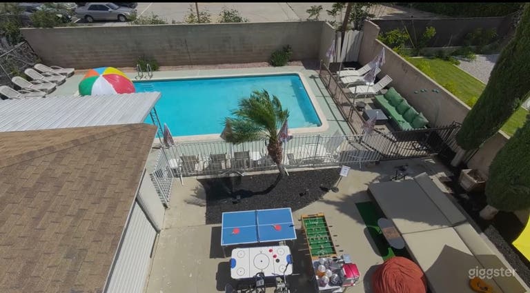  Gigantic Riverside Pool Retreat 