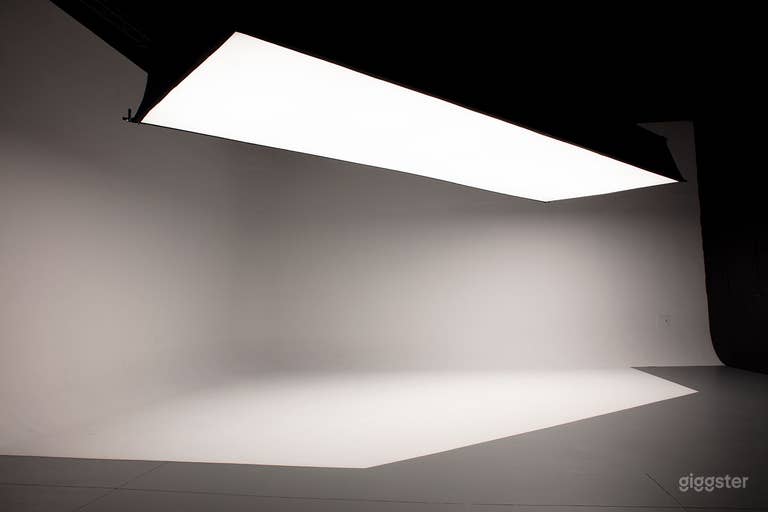  Shown with optional 10x30 Light-bank available at additional cost.  