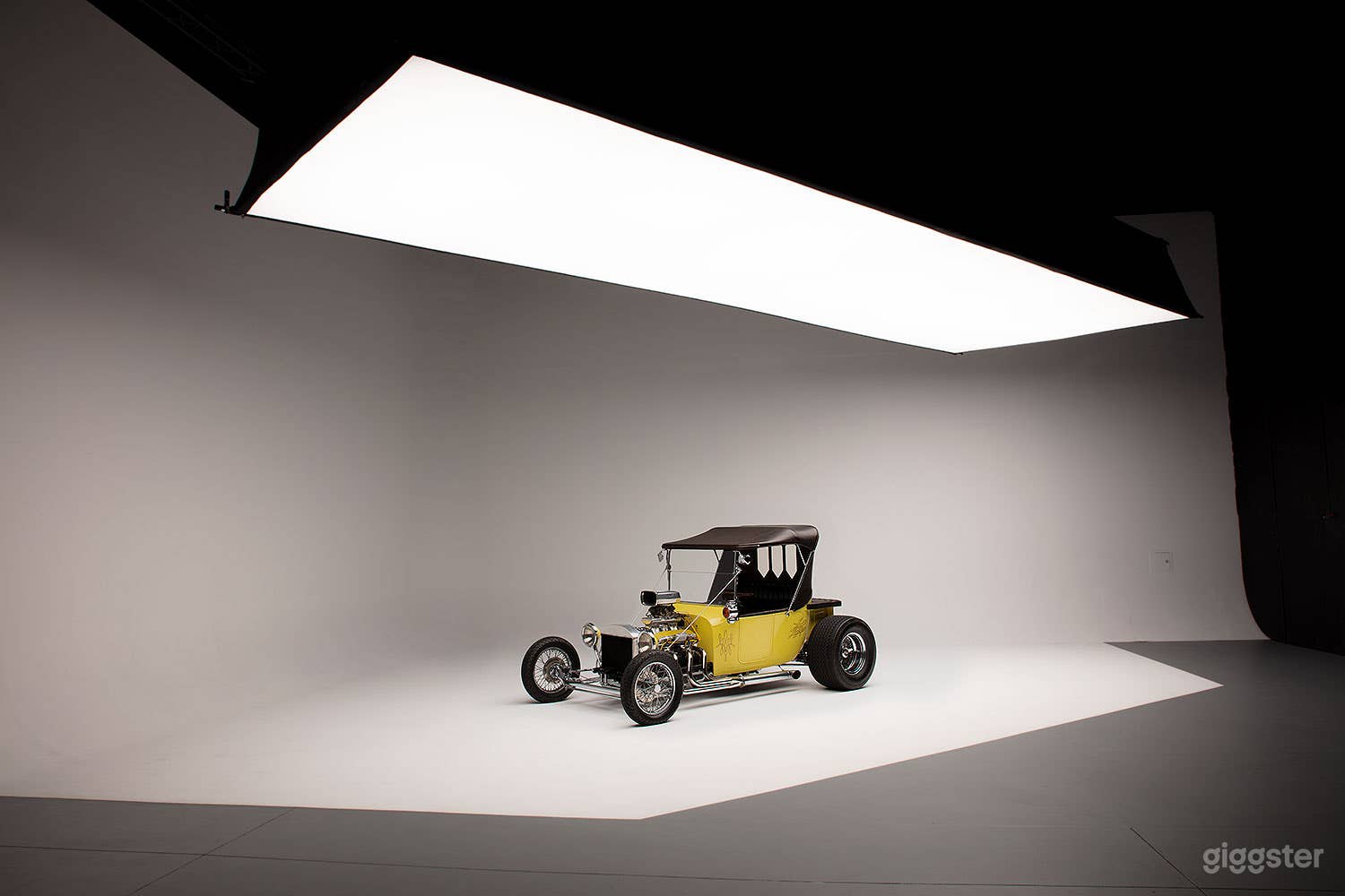 Shown with optional 10x30 Light-bank available at additional cost. 