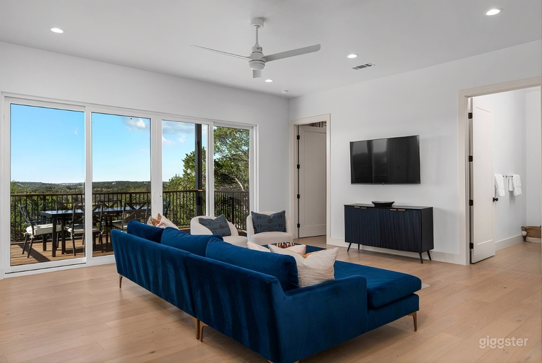  Hilltop Lakeway Retreat w/ Lake and hill Country Views 