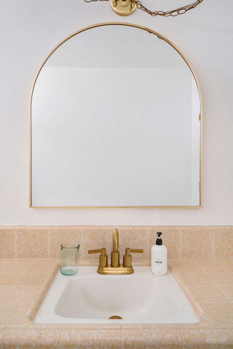  Chic Desert Home with Views, Spa, Outdoor Shower 