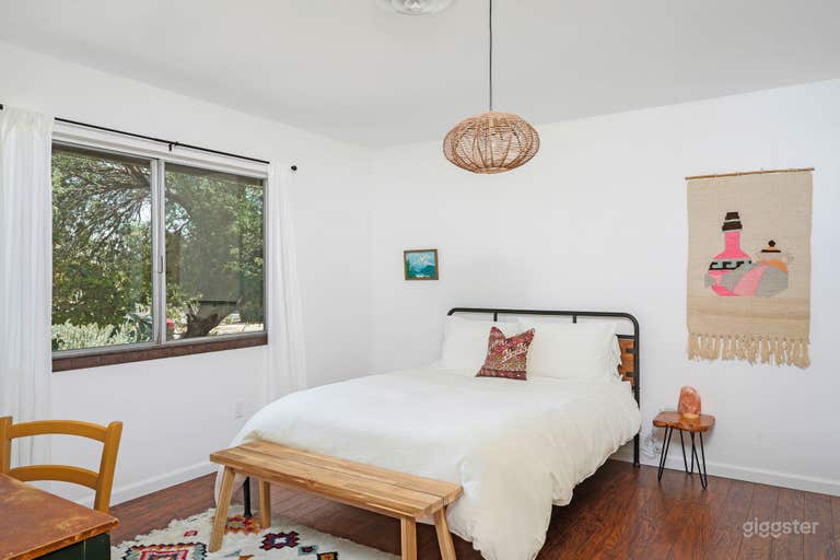  Chic Desert Home with Views, Spa, Outdoor Shower 