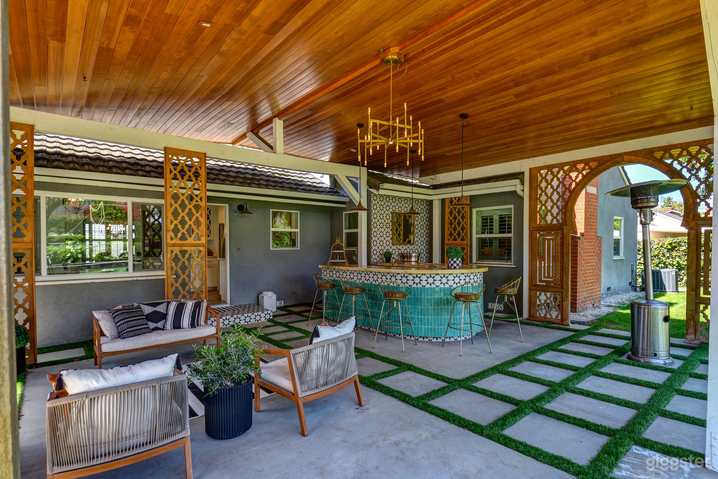 Spacious Modern Farmhouse with Natural Light & Film-Friendly Photo 1