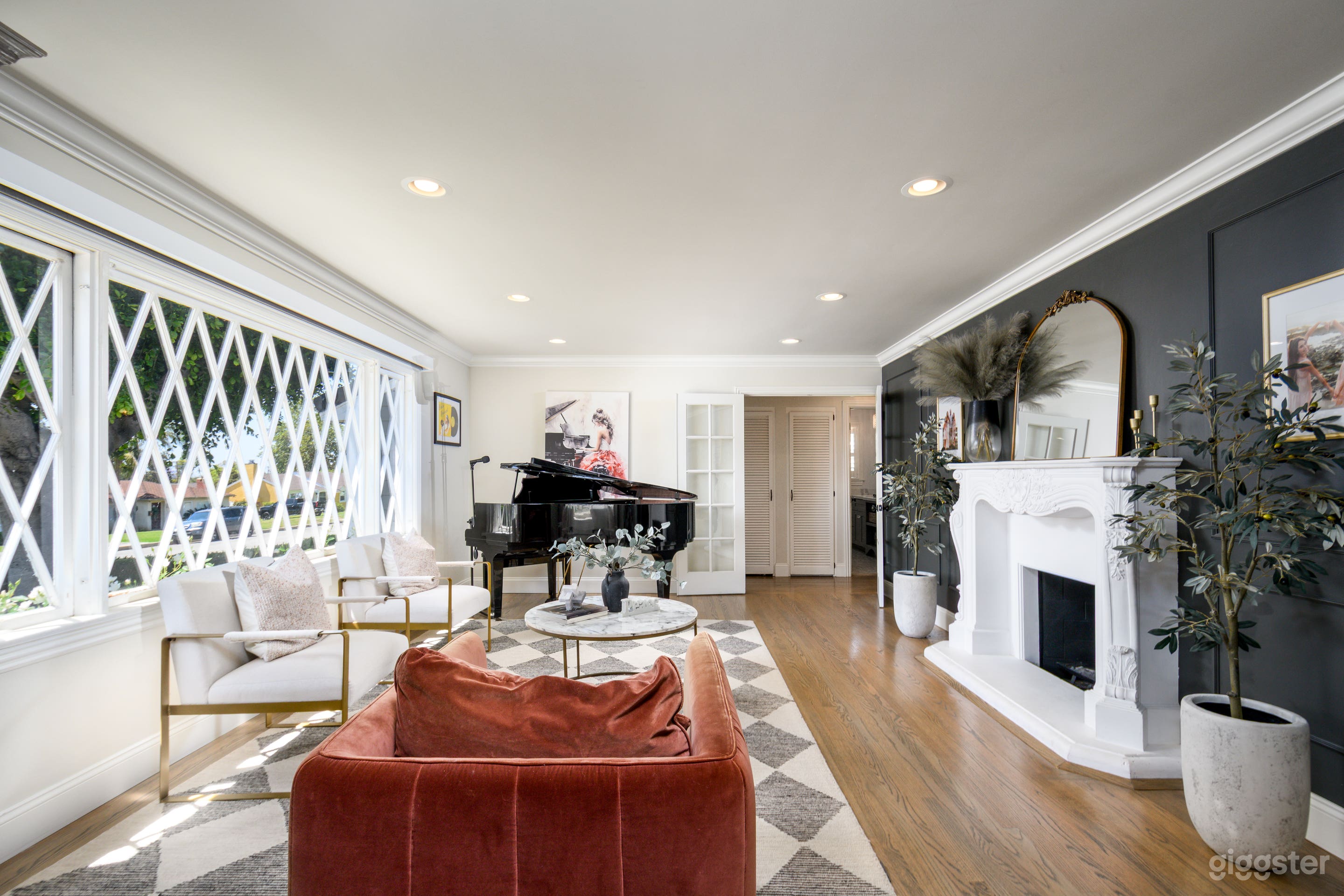 Spacious Modern Farmhouse with Natural Light & Film-Friendly Photo 2