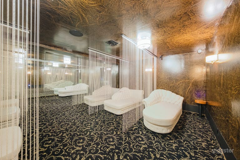  LUXURIOUS HIDEAWAY AT THE GOLDEN ROOM 