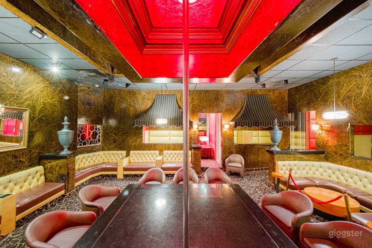  LUXURIOUS HIDEAWAY AT THE GOLDEN ROOM 