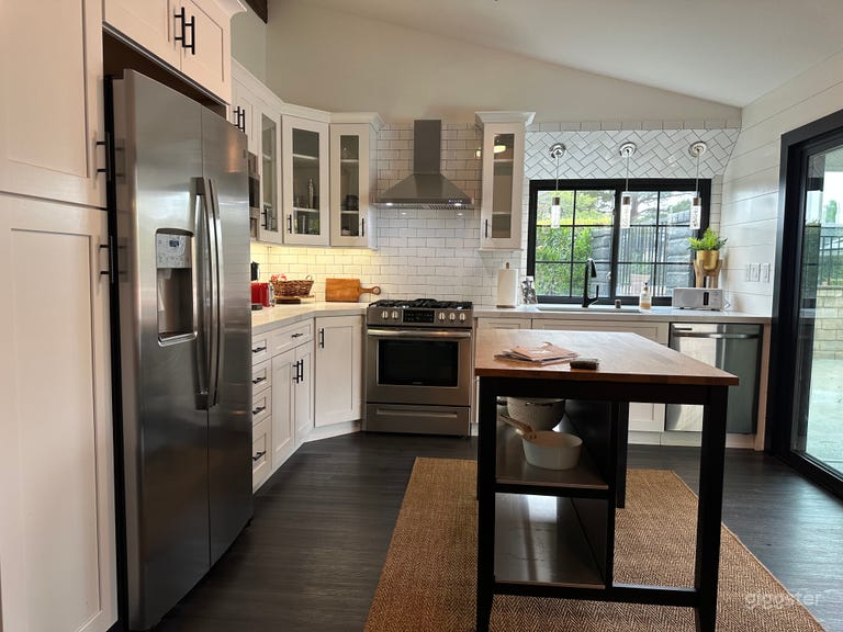  Rustic Mid-Century Modern Retreat 