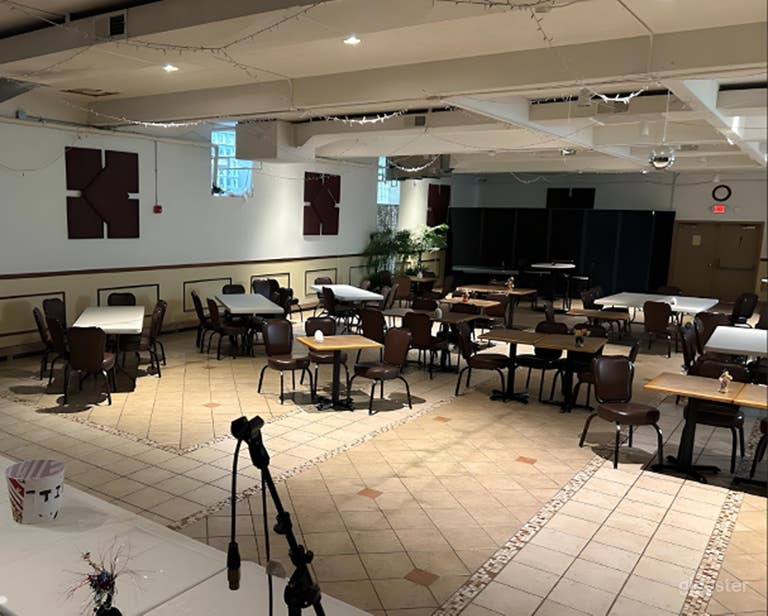  Elegant Banquet Hall with Live Music Stage 