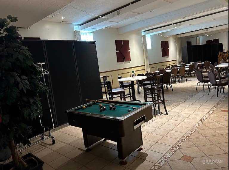  Elegant Banquet Hall with Live Music Stage 