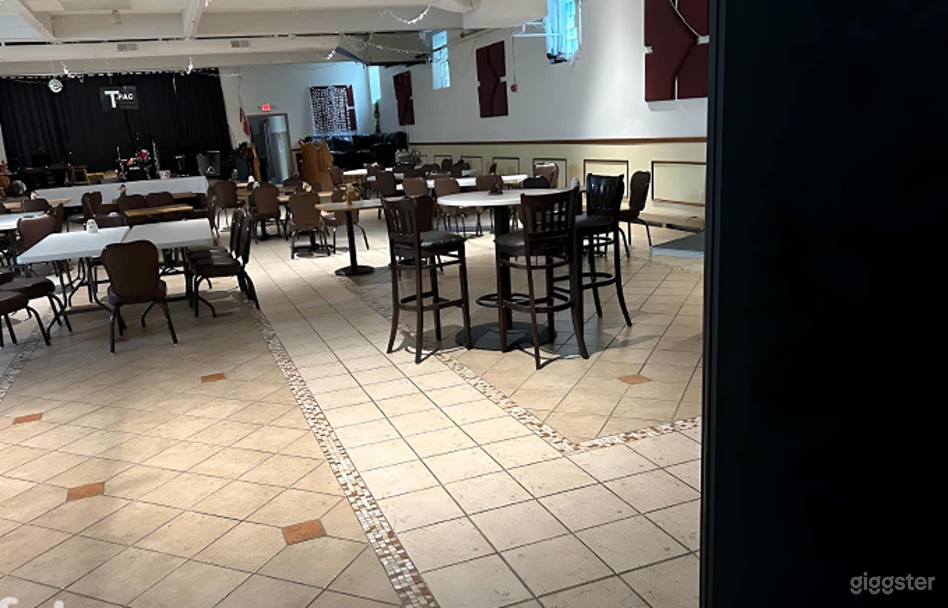 Elegant Banquet Hall with Live Music Stage Photo 4