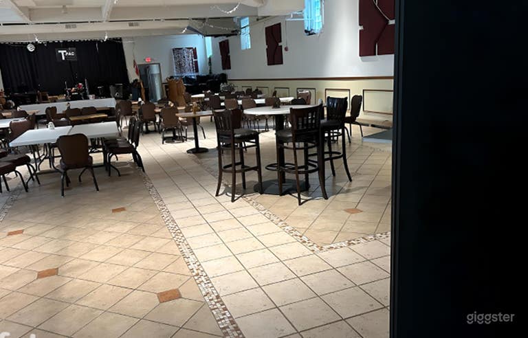  Elegant Banquet Hall with Live Music Stage 