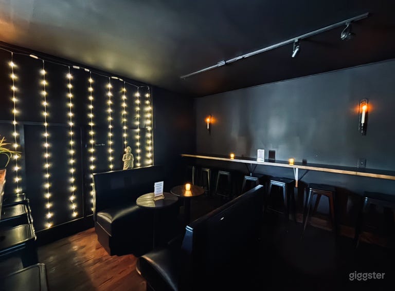  Visually Stunning Venue with Bar & Stage 