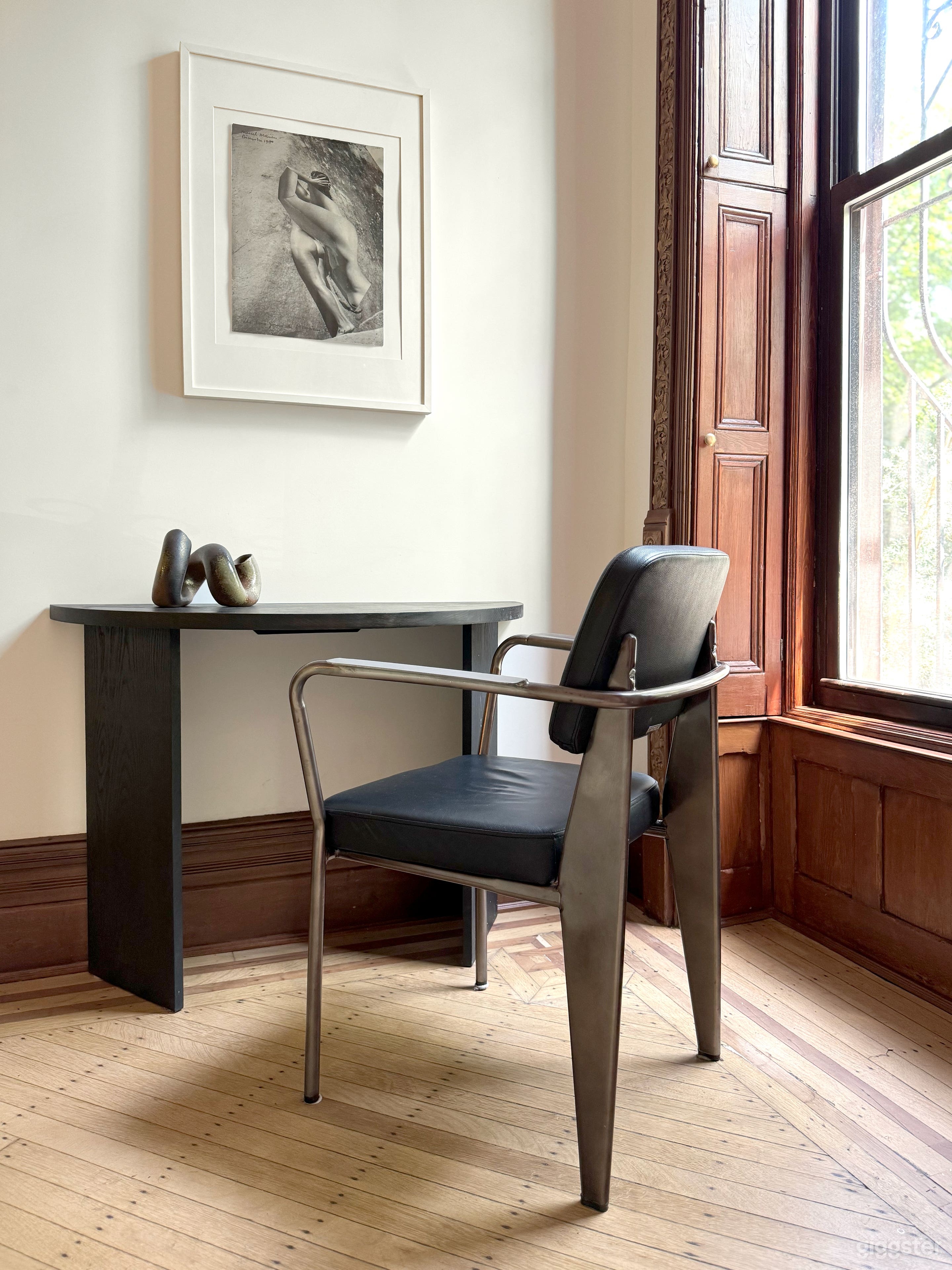 Parlor apartment in classic brownstone Photo 4