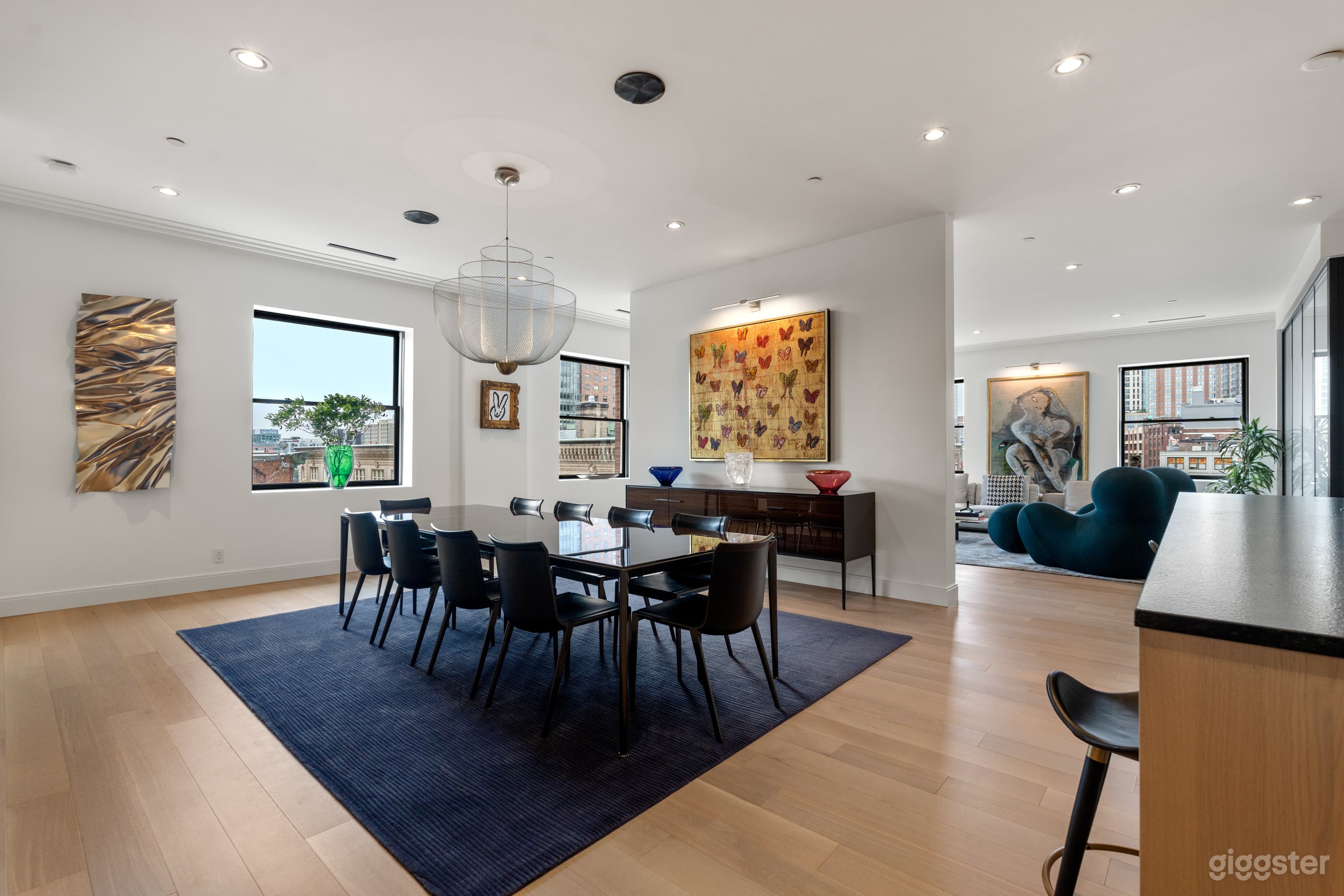 Downtown Boston Modern Spacious Loft with Skyline  Photo 4