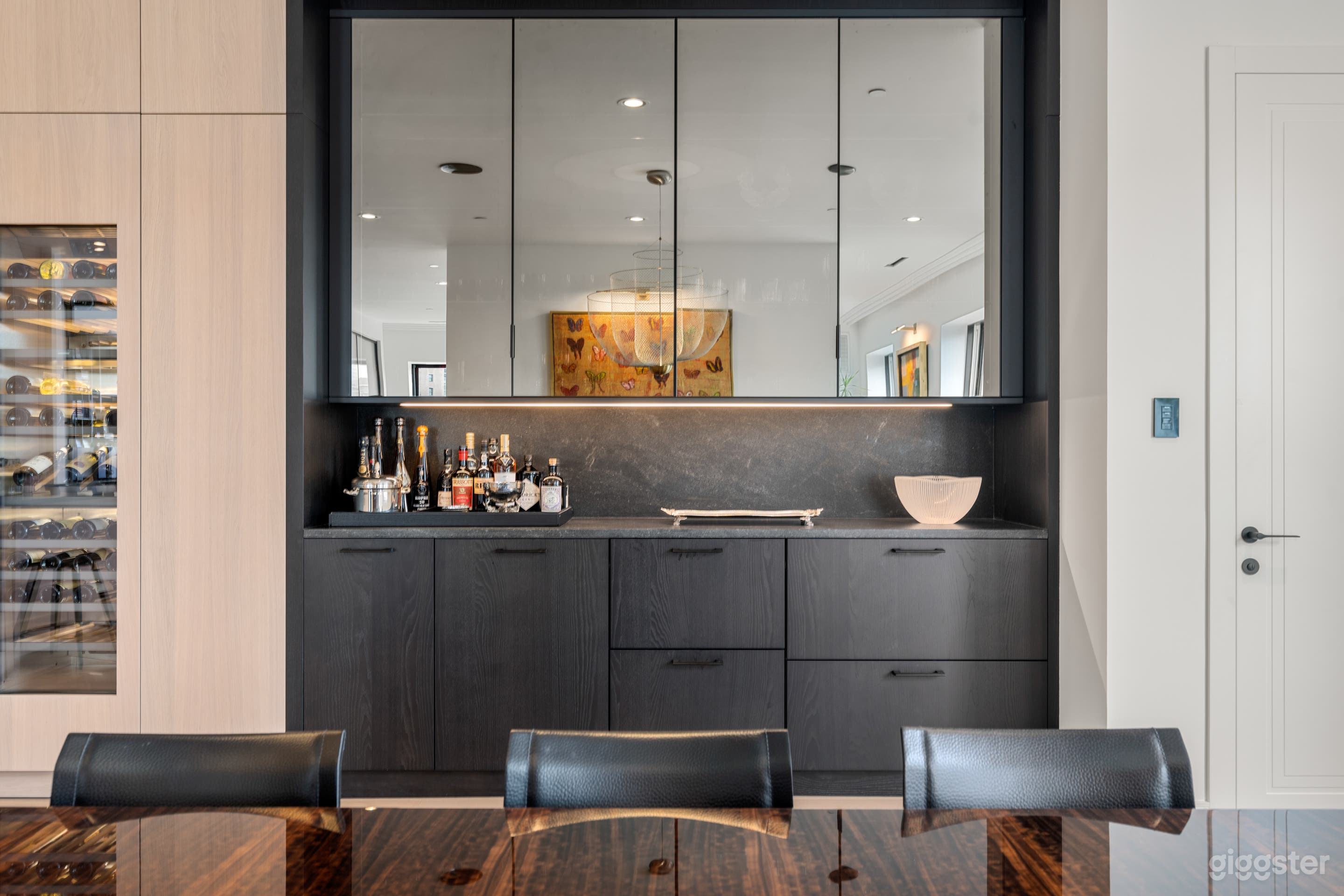 Downtown Boston Modern Spacious Loft with Skyline  Photo 3