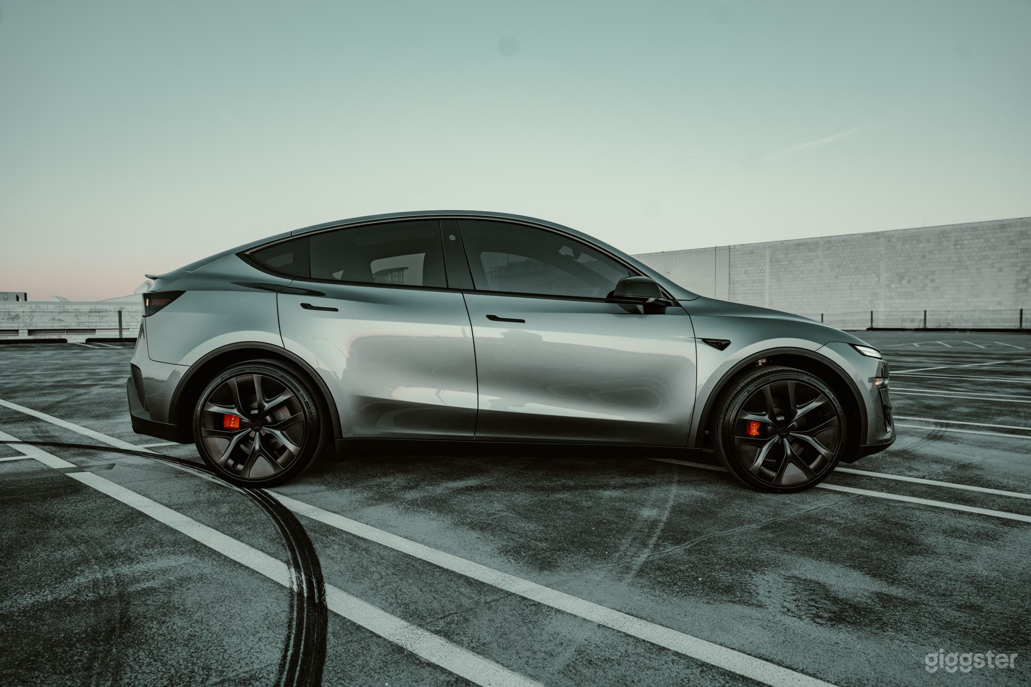 2026 Tesla Model Y Performance – Film & Production Ready Photo 2