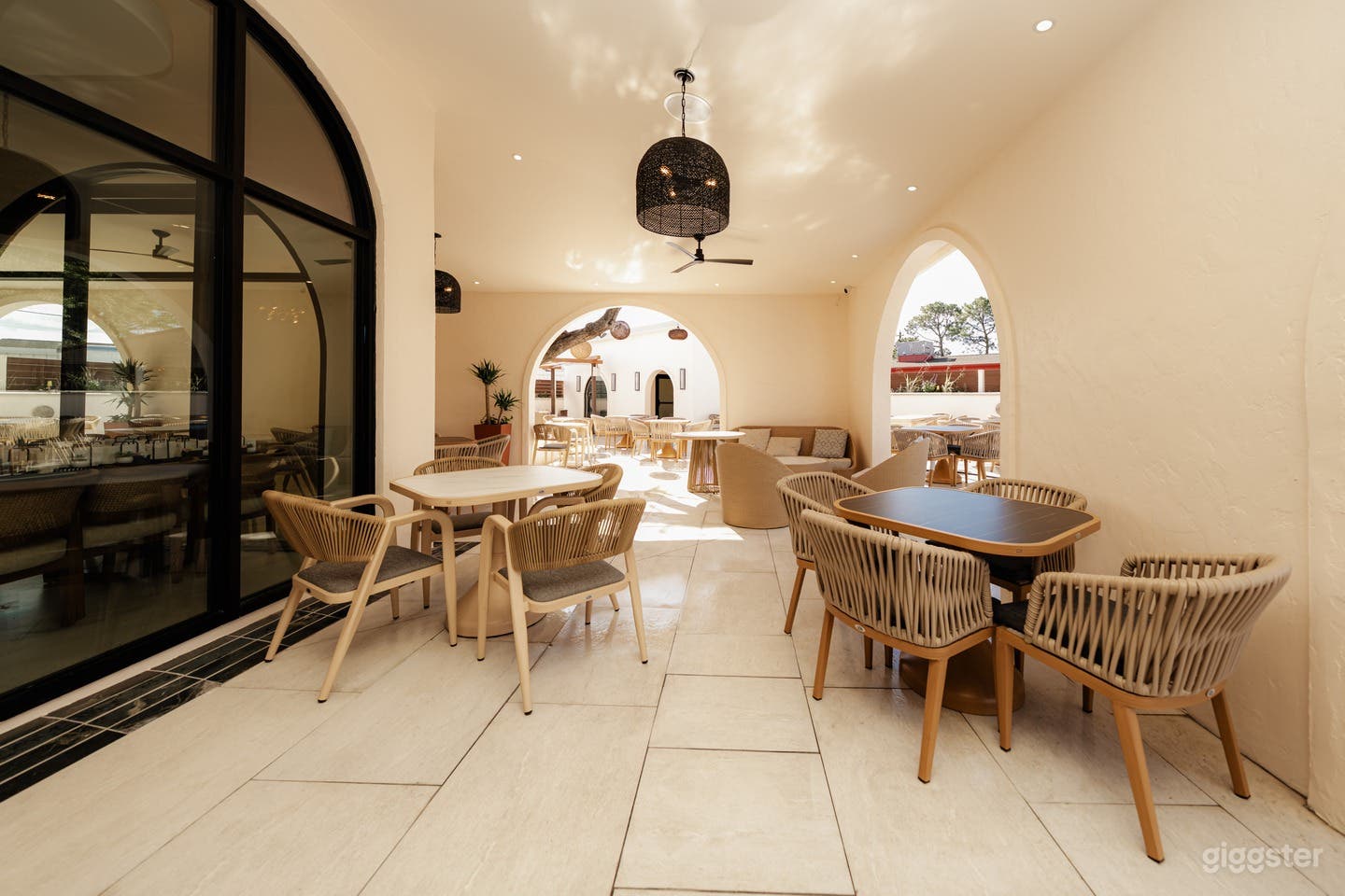 Upscale Mediterranean Lounge & Grill Restaurant | Houston Photo 3