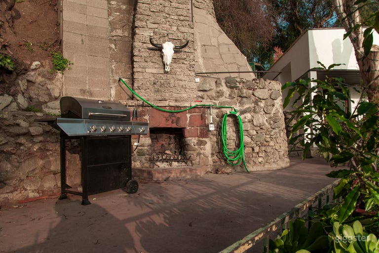  Super unique home in the Hollywood Hills! VIEWS!!! 