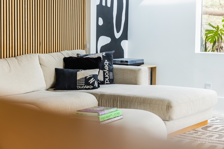  Stunning West Hollywood Hills Oasis! 