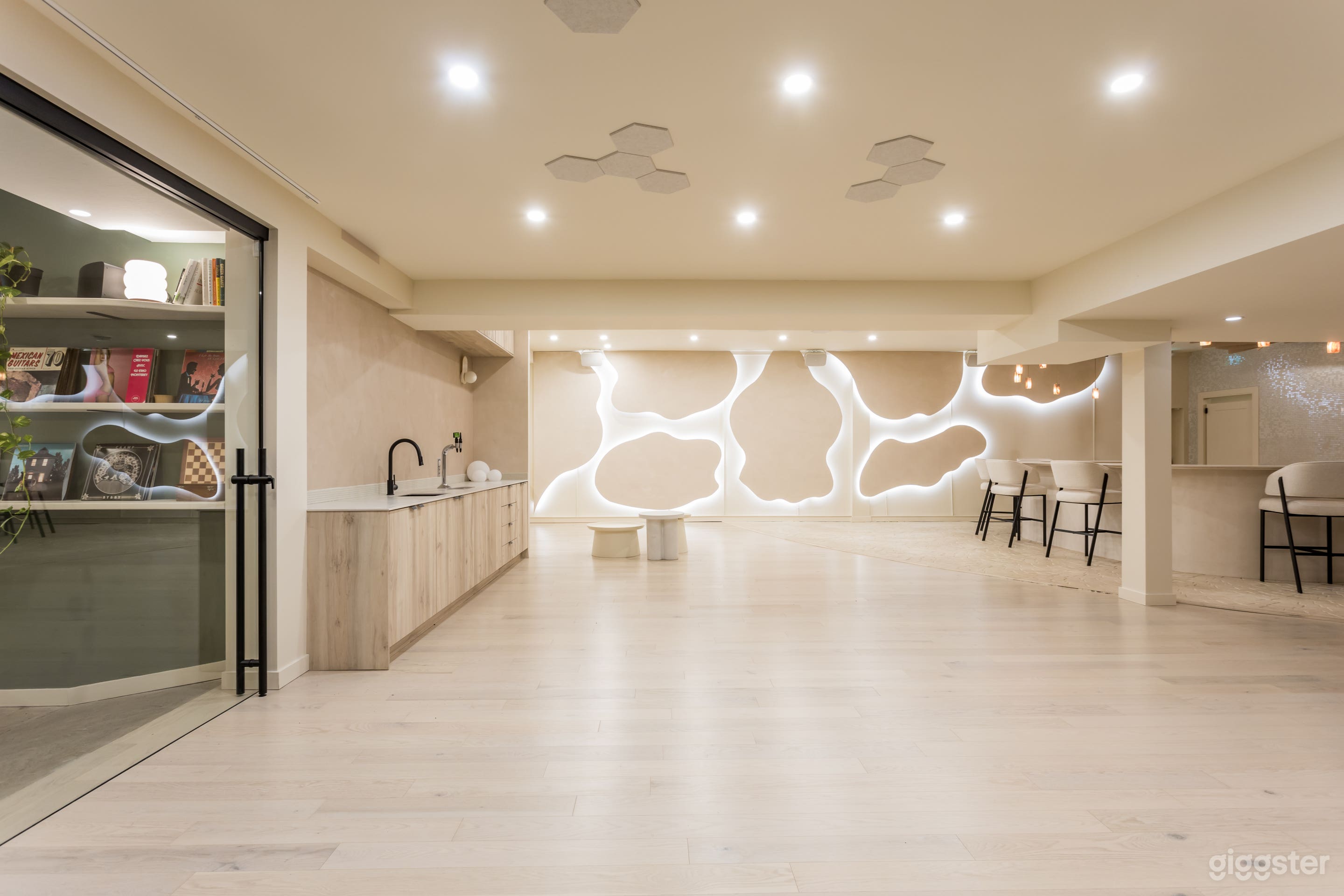 Gorgeous Zen Private Restaurant Lounge and Retreat Photo 2