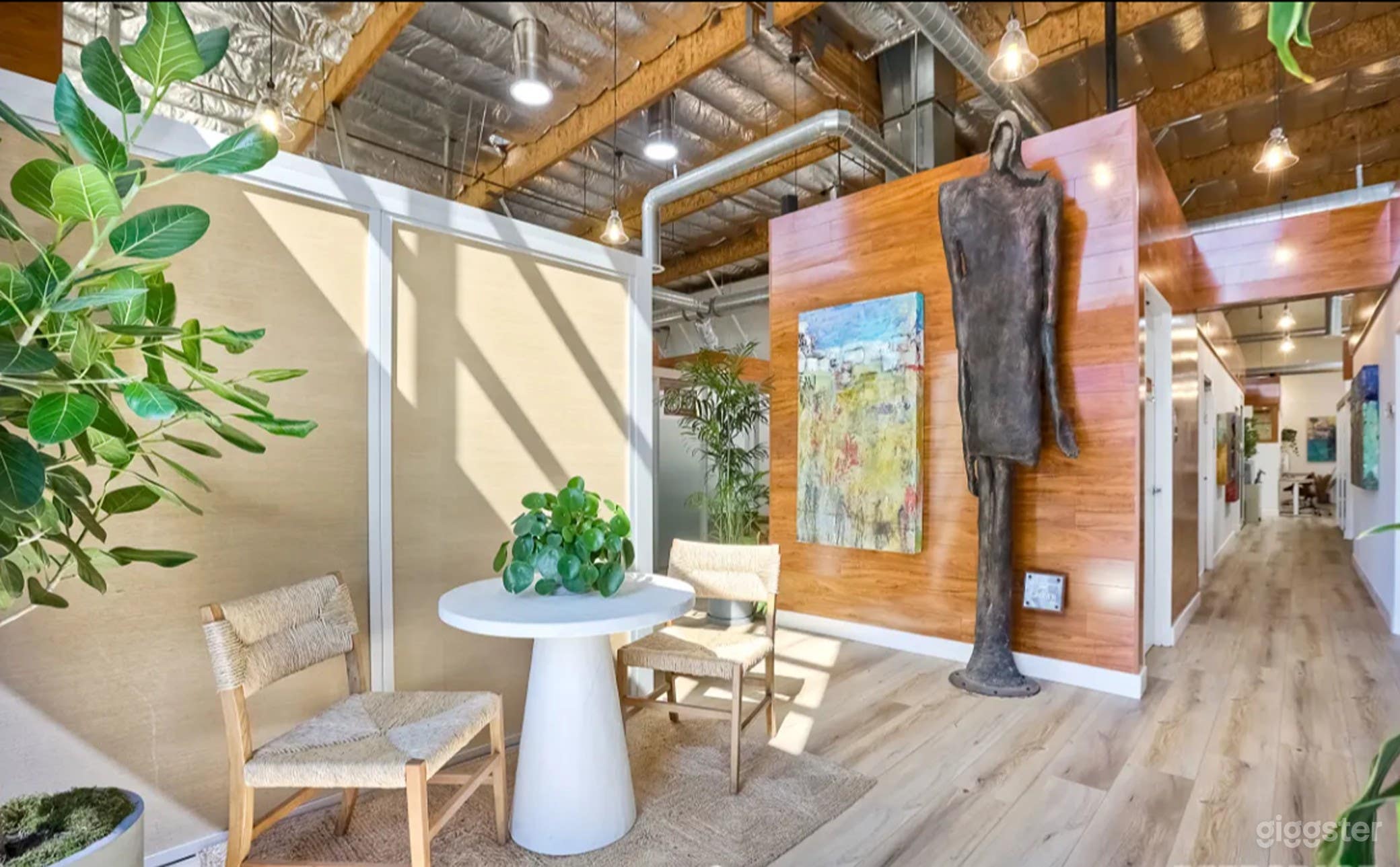 Cozy Creative Private Office Space Photo 3