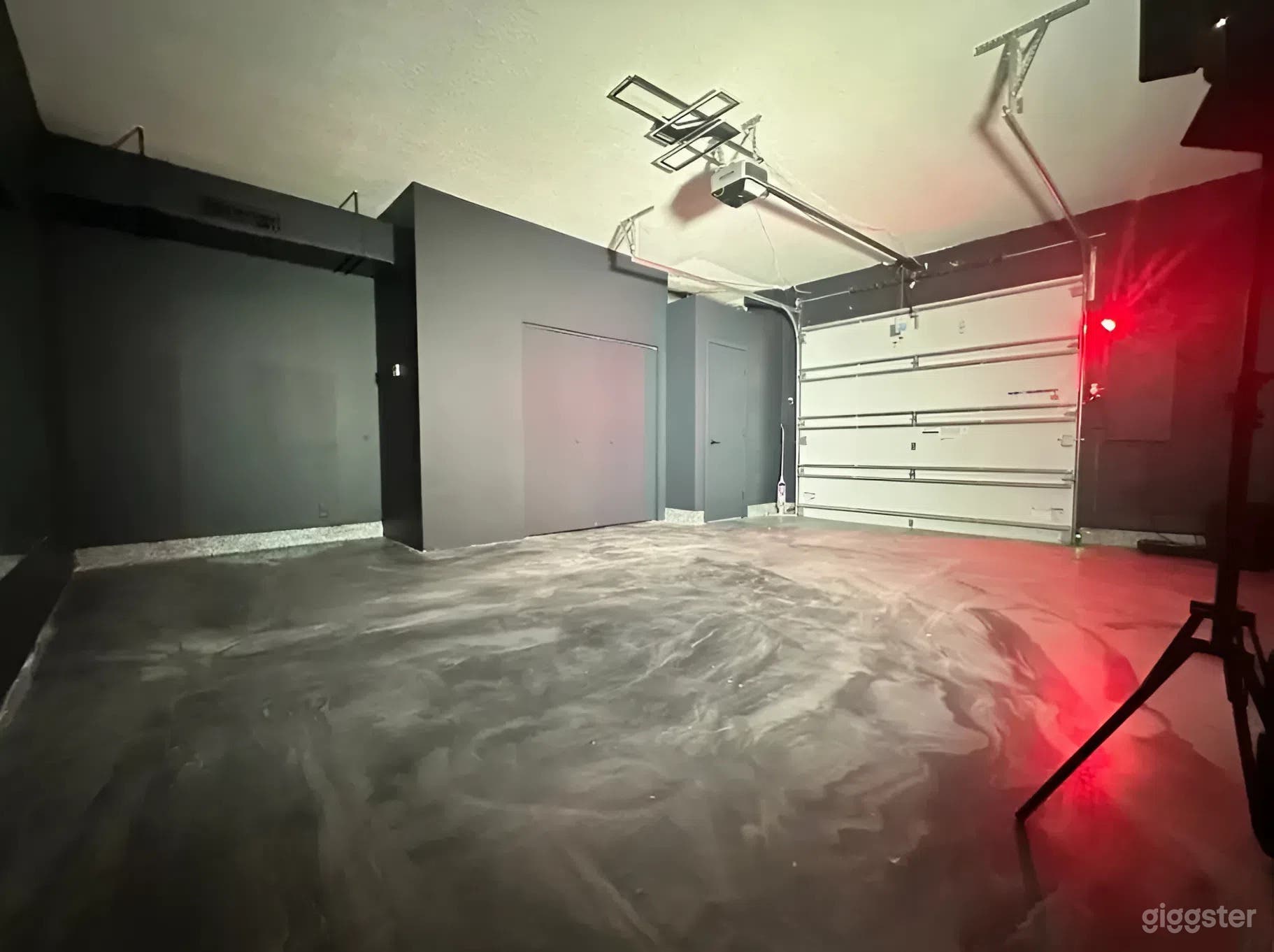 Private Dance &amp; Content Studio with Mirrors, LED Lights &amp; PA Photo 3