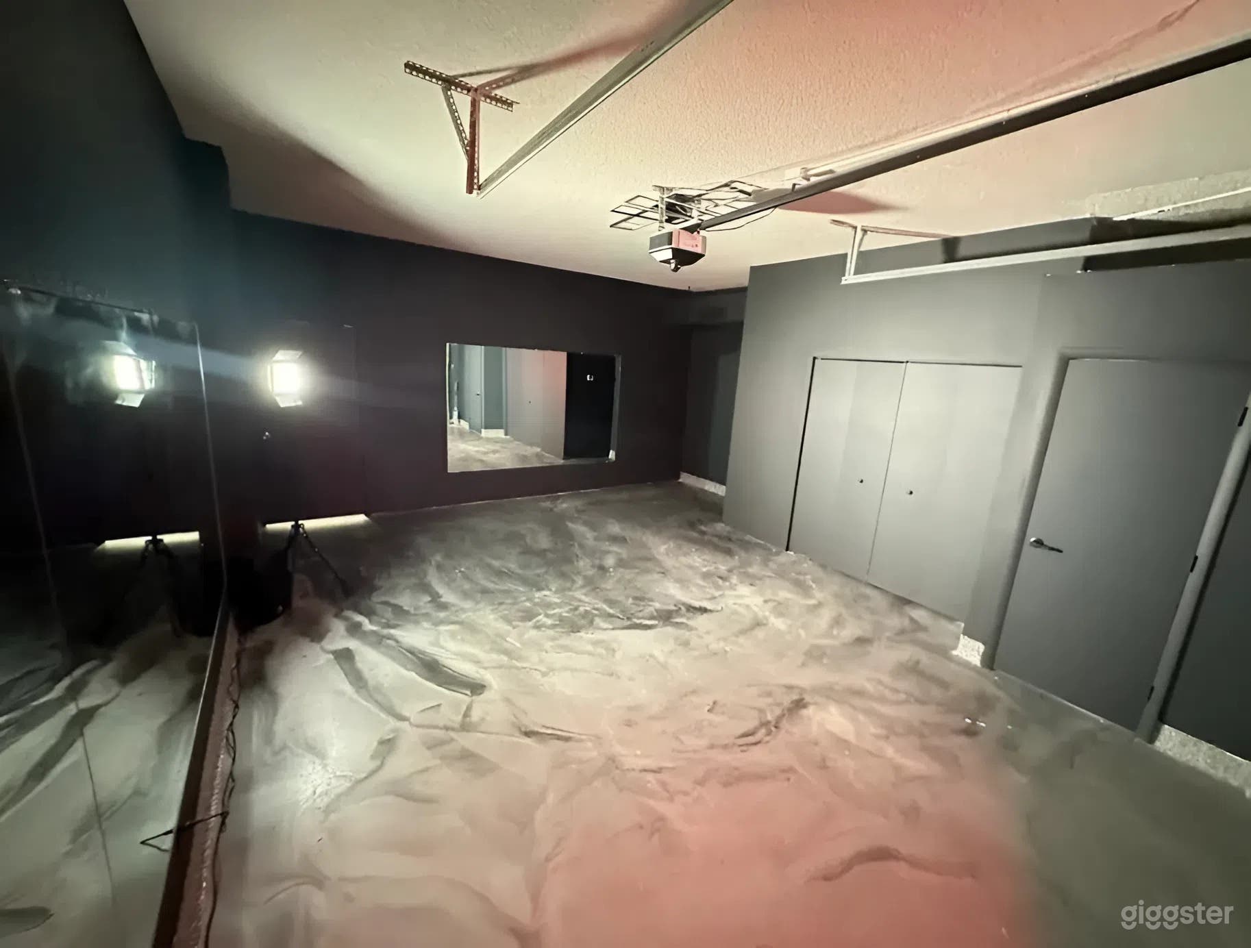 Private Dance &amp; Content Studio with Mirrors, LED Lights &amp; PA Photo 1