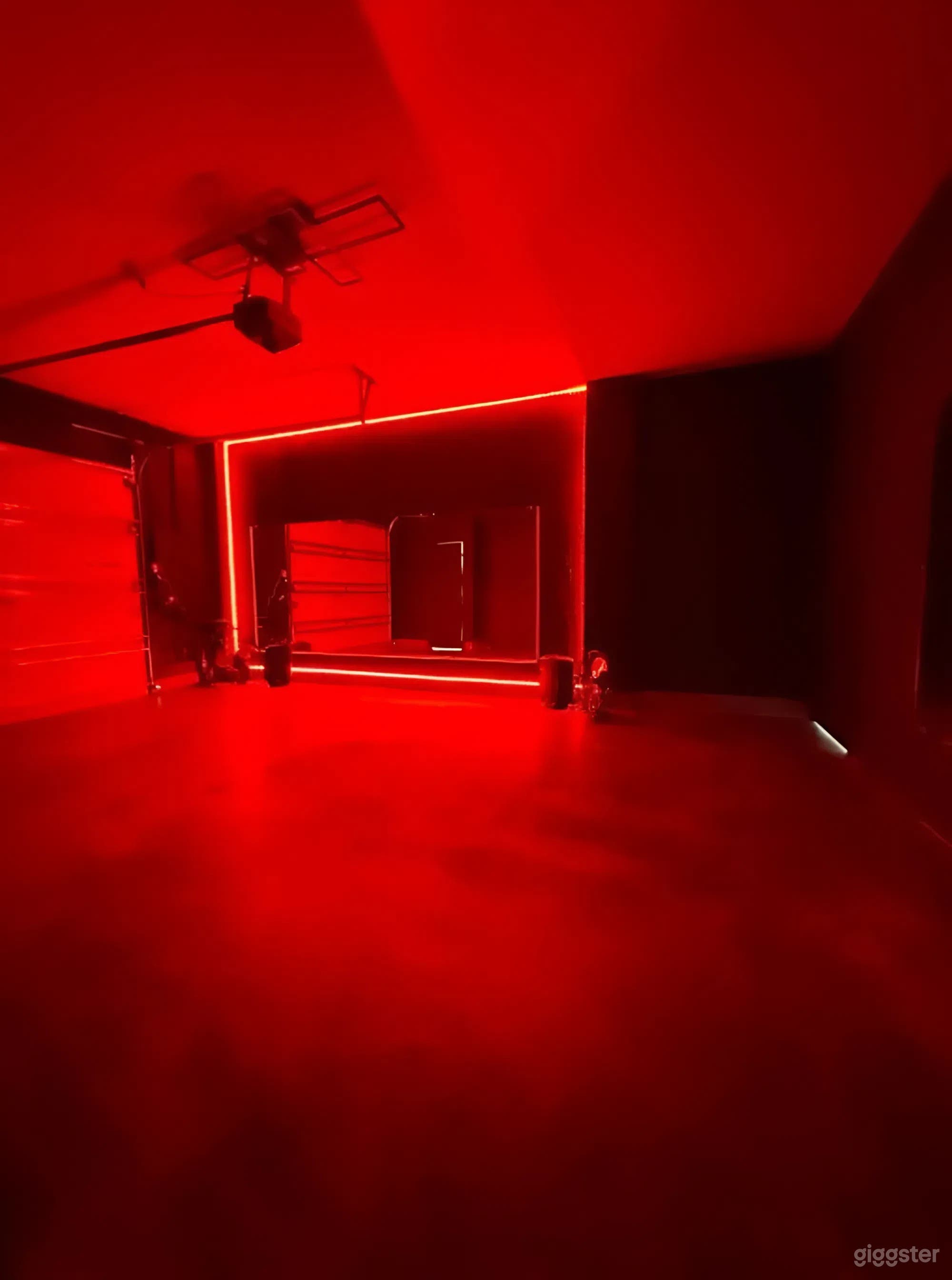 Private Dance &amp; Content Studio with Mirrors, LED Lights &amp; PA Photo 2