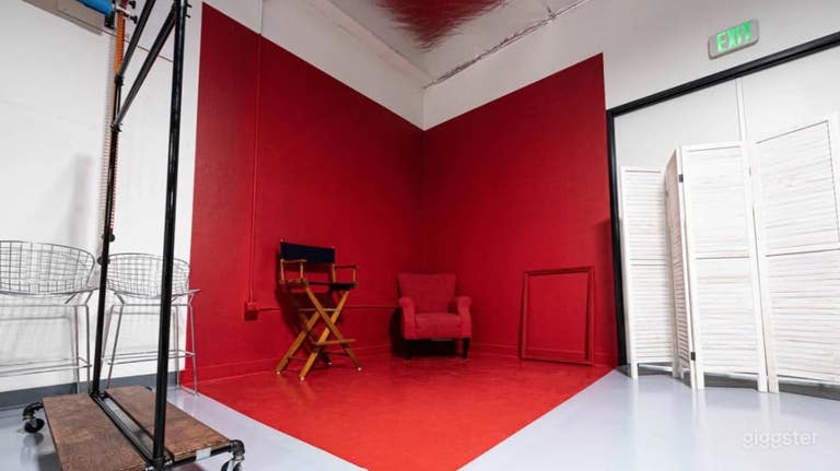  Creative Space Studio B 