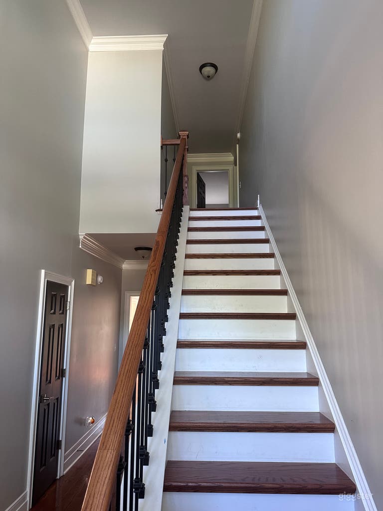  stairs going upstairs 