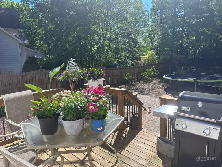  outdoor sitting area next to the kitchen 