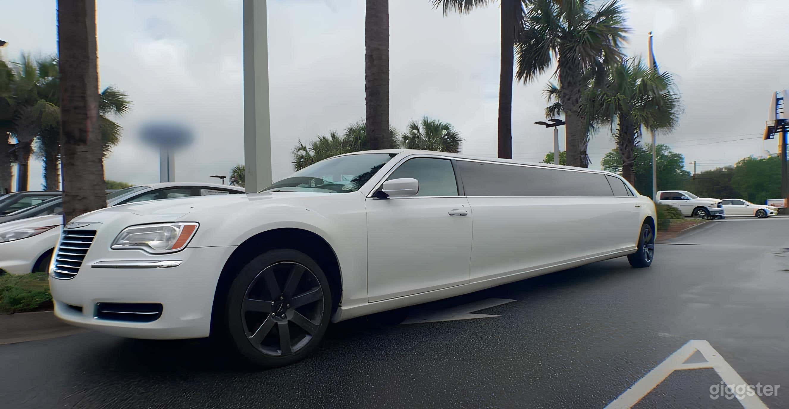 Chrysler 300s Limousine Photo 2