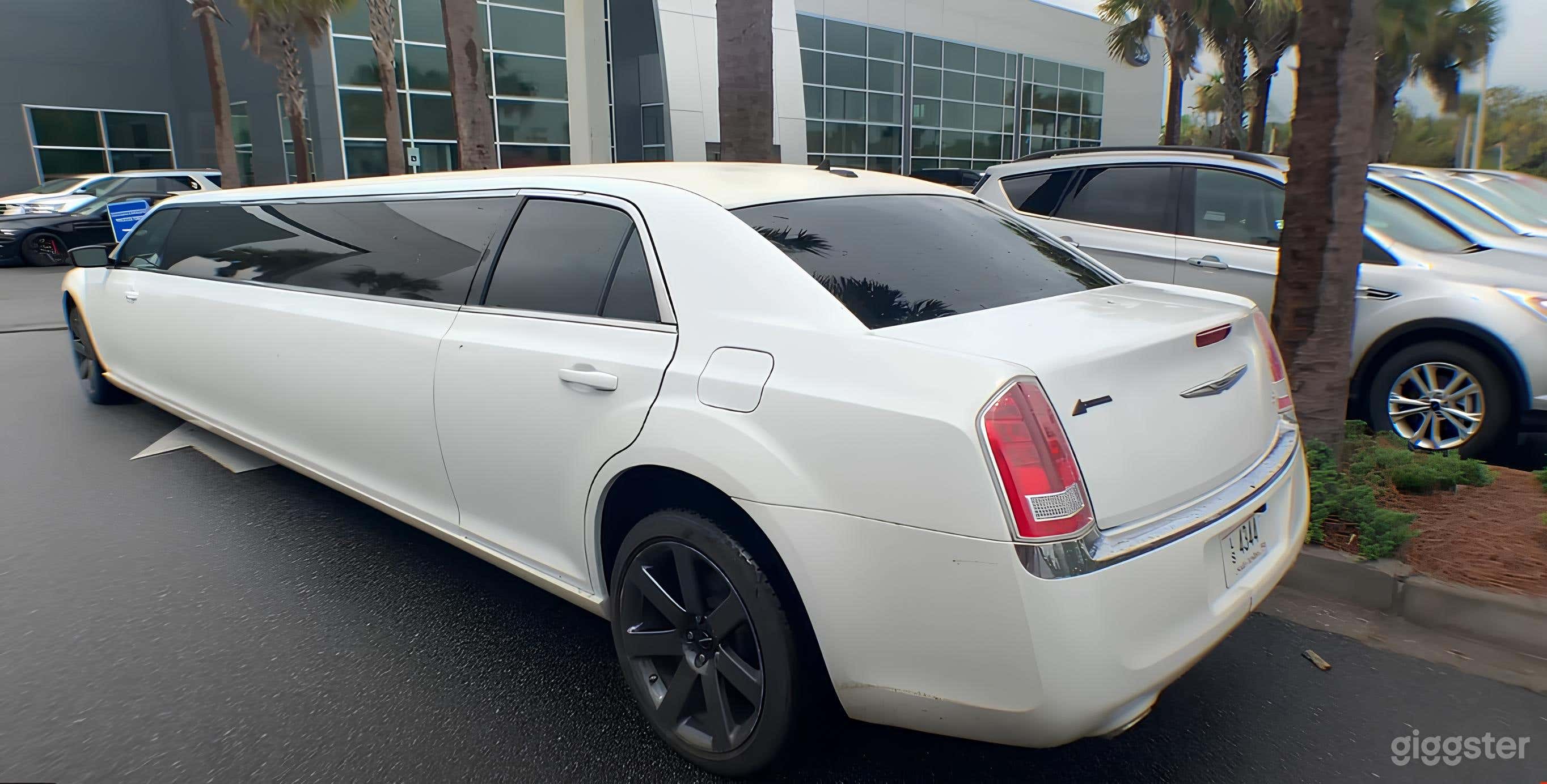 Chrysler 300s Limousine Photo 4