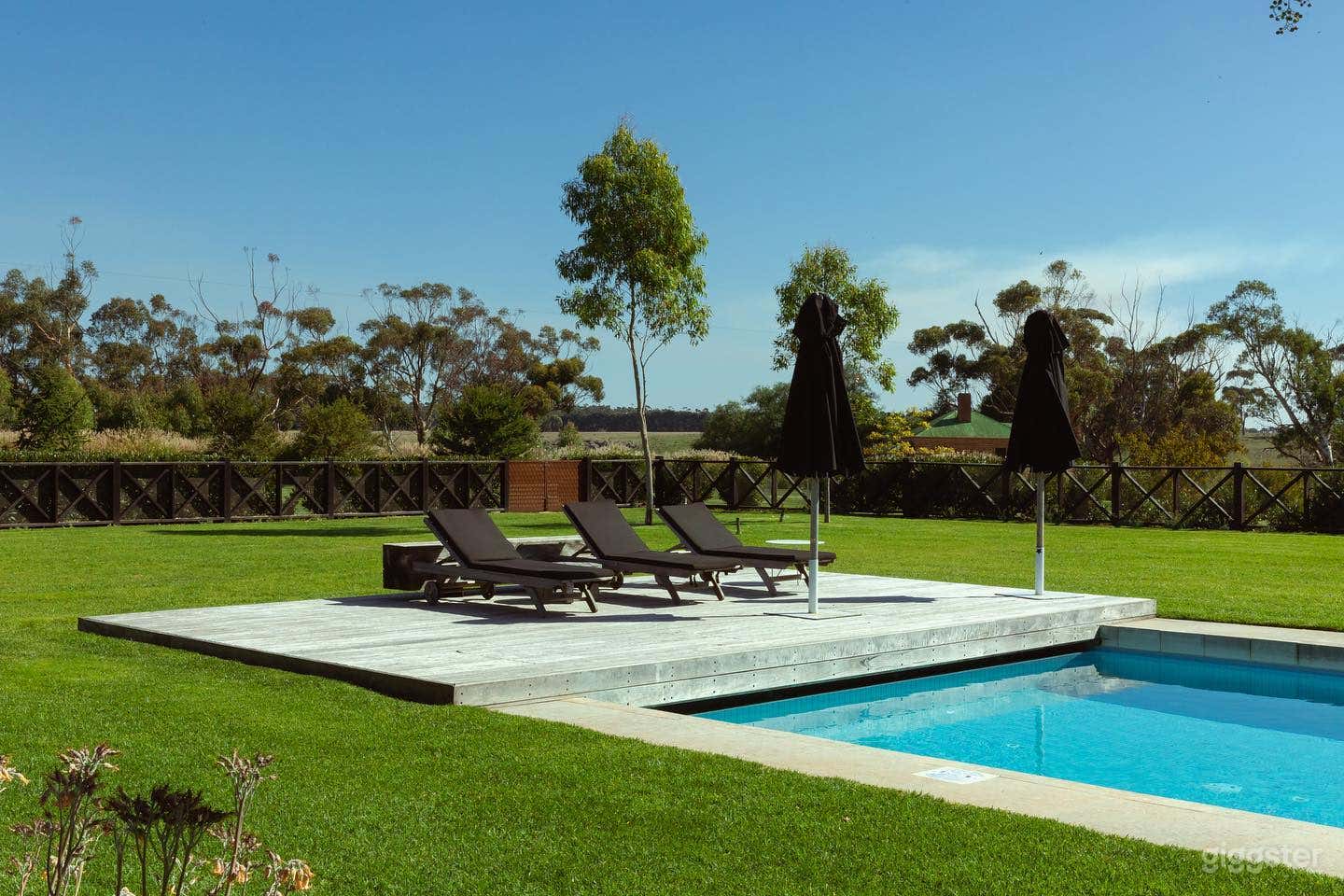 Stunning Outdoor Swimming Pool Venue Photo 2