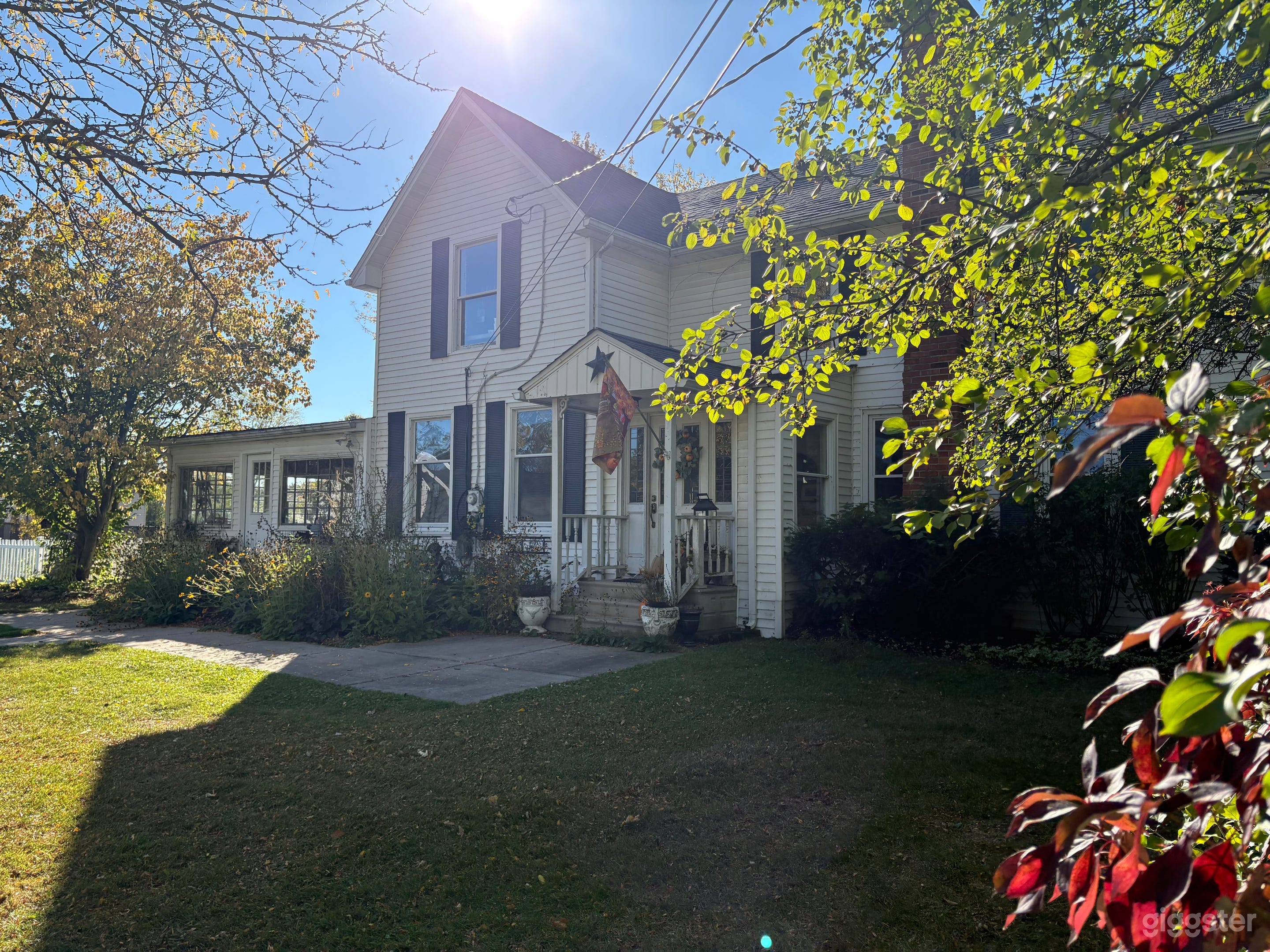 Side view - four entrances total!