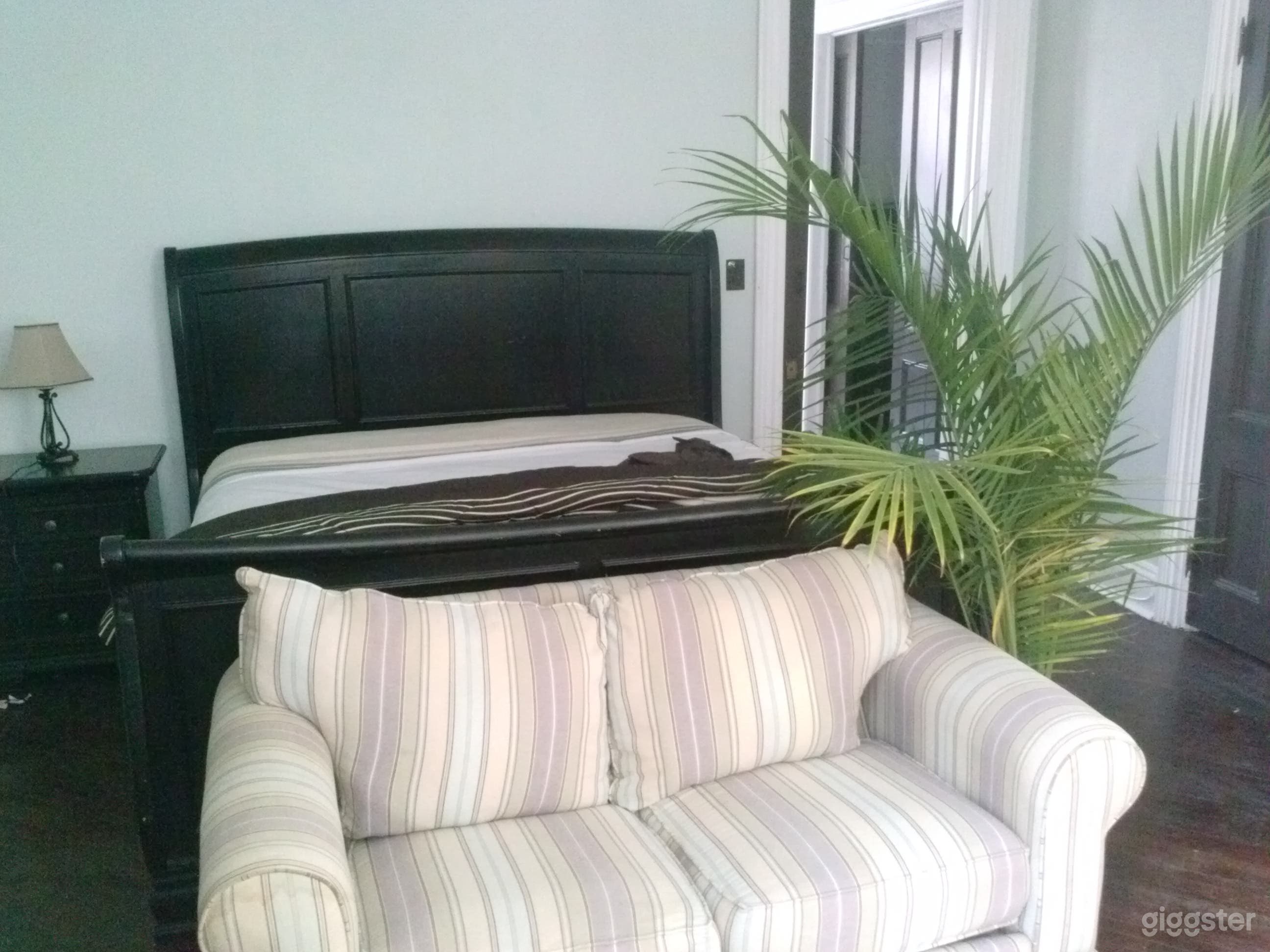 Bedroom
(attached bathroom)