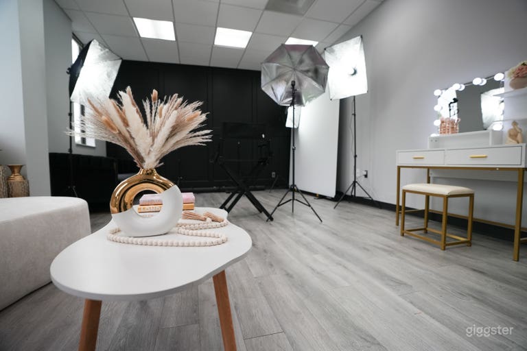 Luxury 24/7 Studio in Downtown Laurel 
