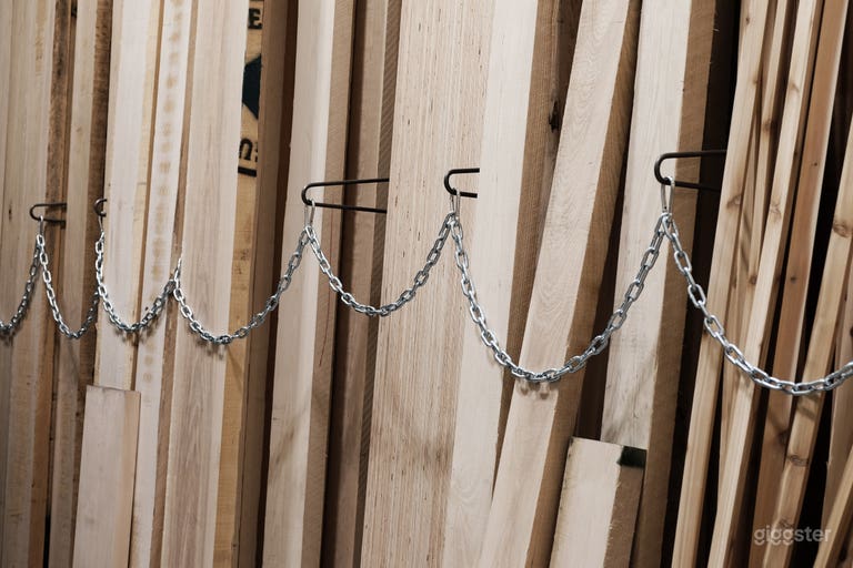  Officina industriale in legno - luce naturale + cemento grezzo 