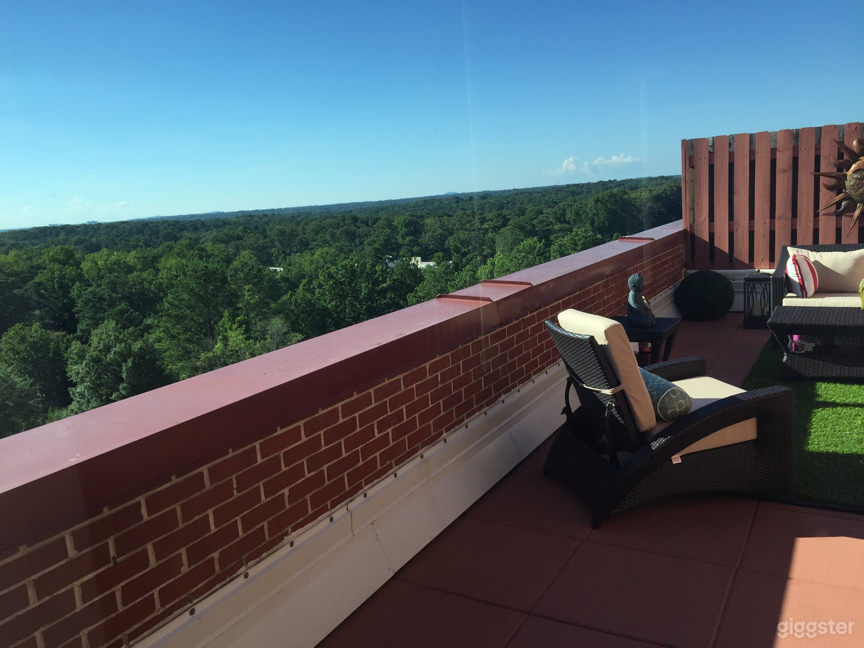 Contemporary Modern Apartment Photo 2