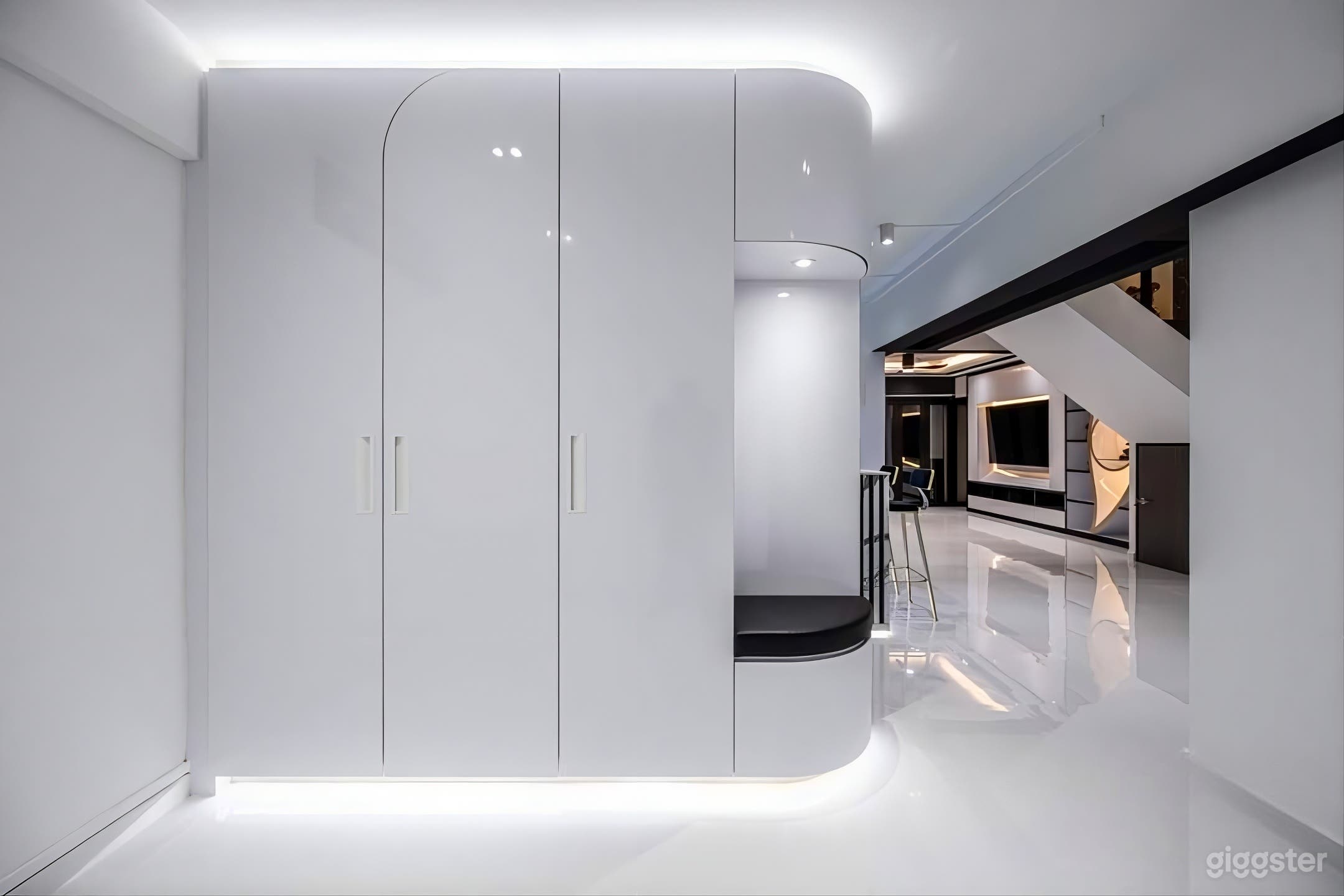 HDB Maisonette w Modern Design Photo 3