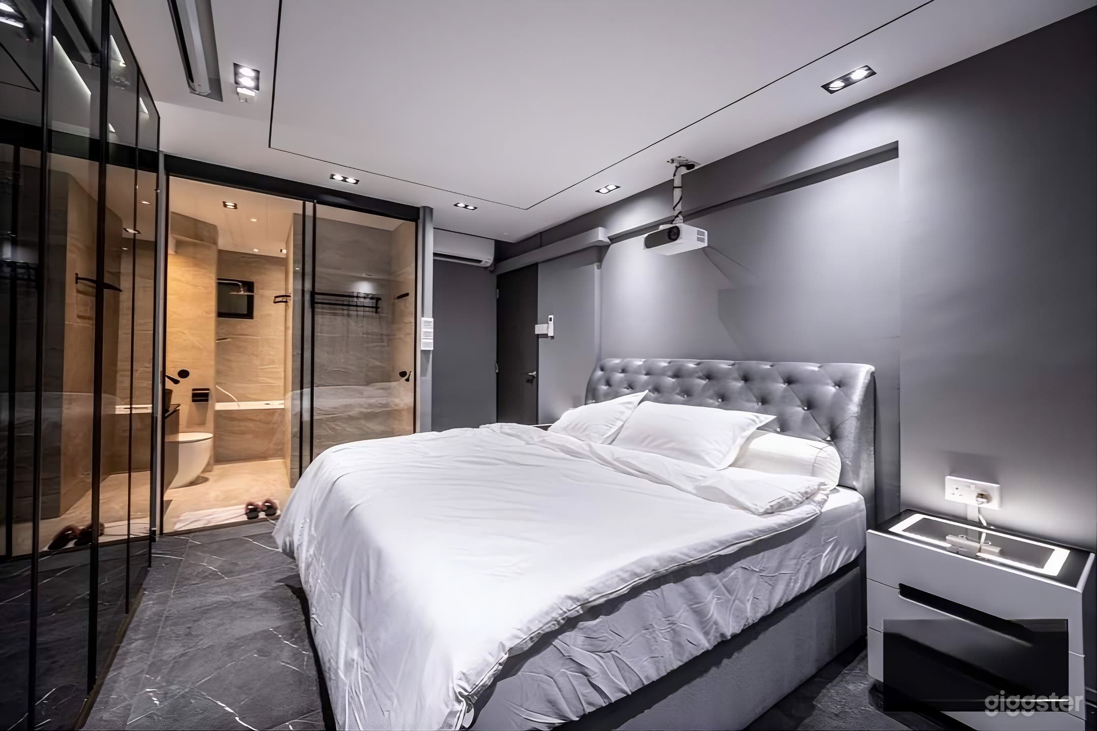 HDB Maisonette w Modern Design Photo 4