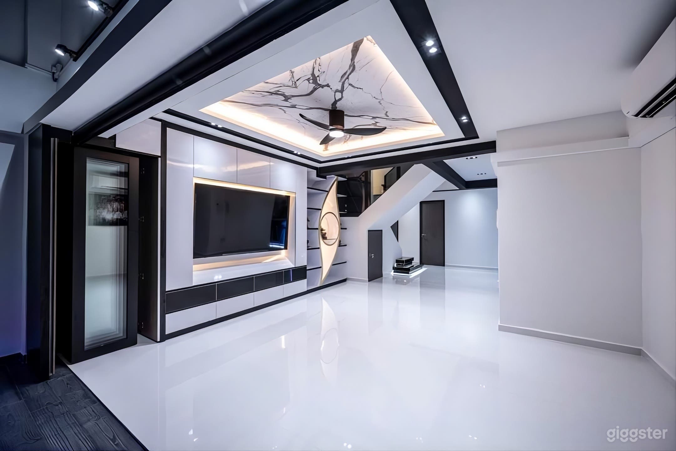 HDB Maisonette w Modern Design Photo 1