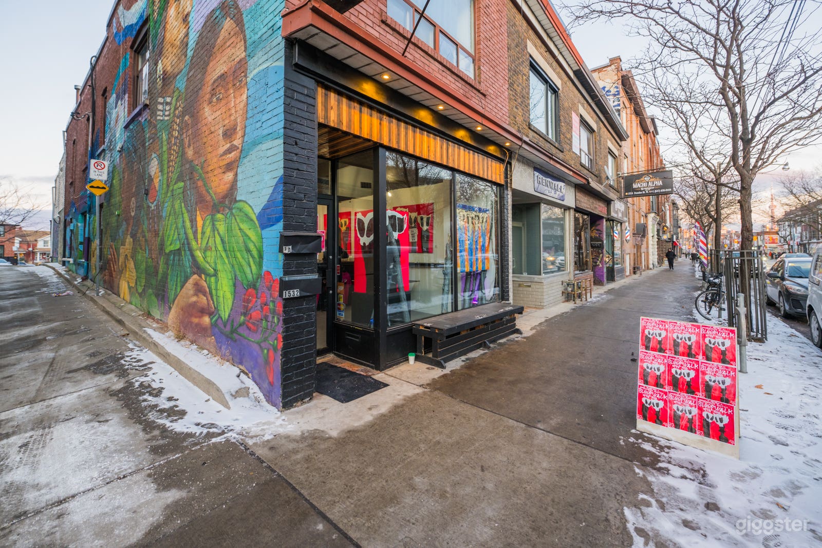 Event space with licensed bar Photo 4