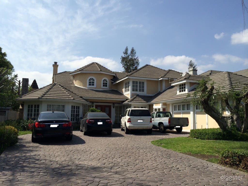 Northridge Mansion 4000+ sq feet  Photo 2