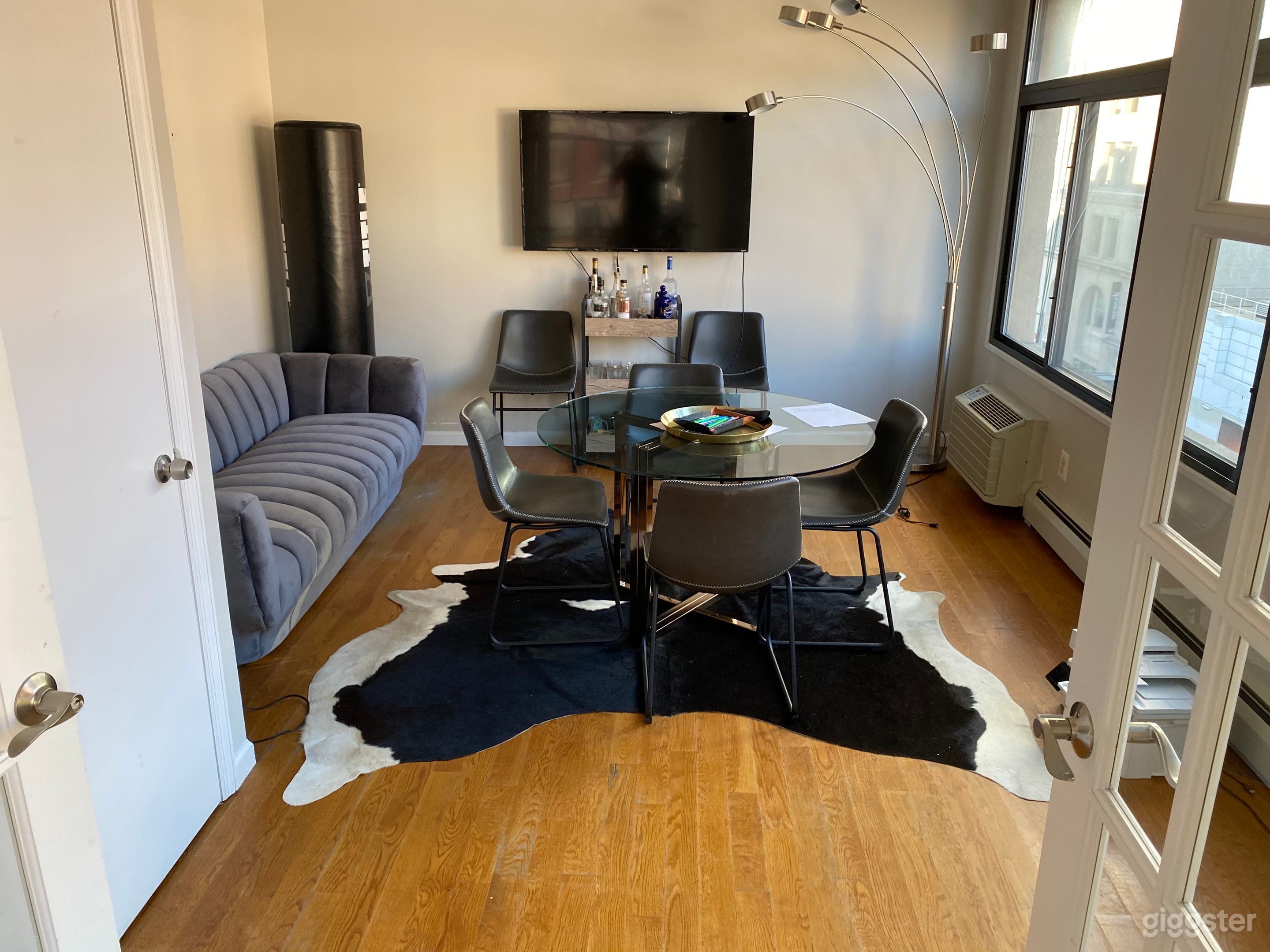 So Ho Corner Loft Oversized Windows Photo 3