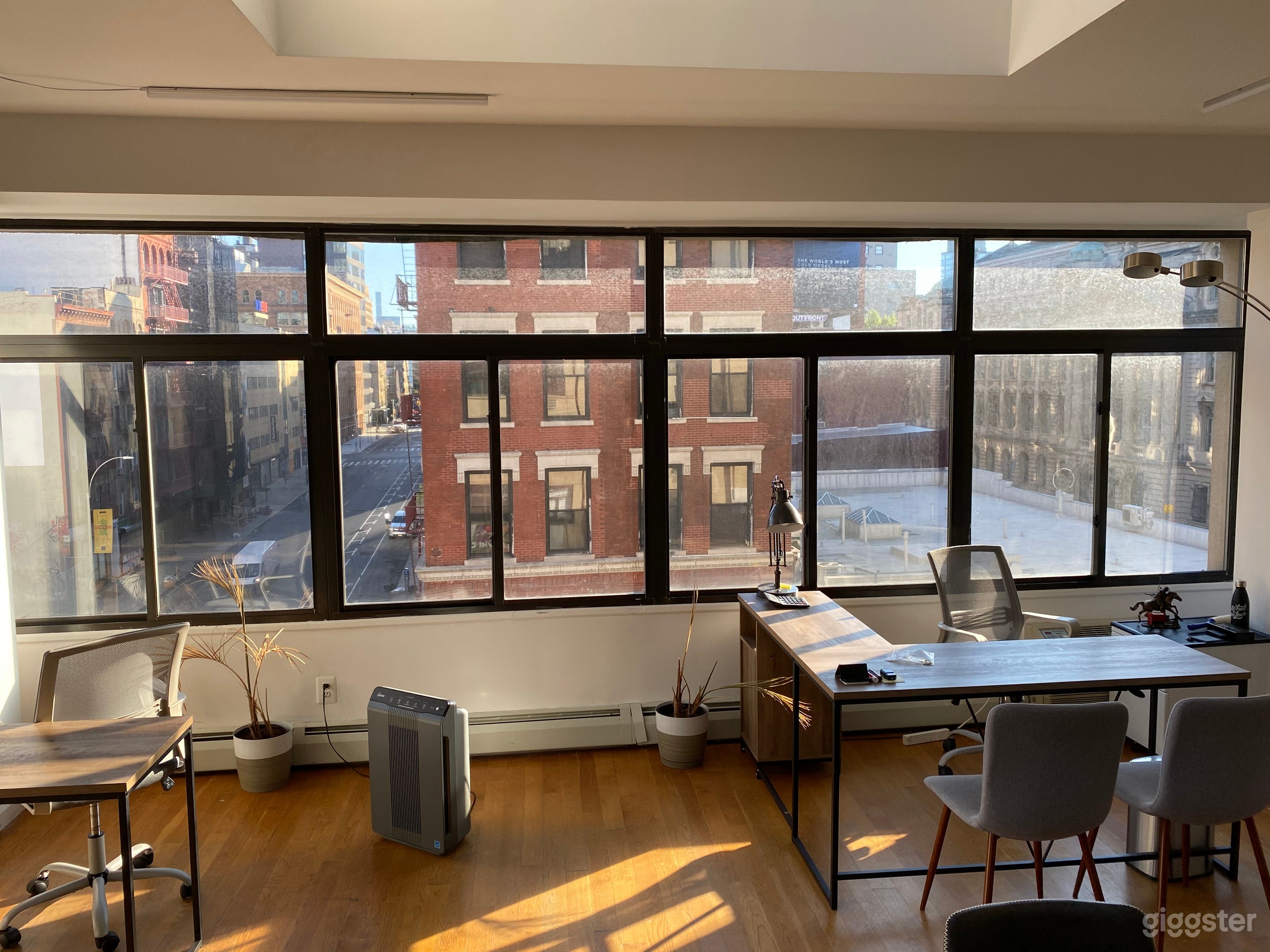 So Ho Corner Loft Oversized Windows Photo 4