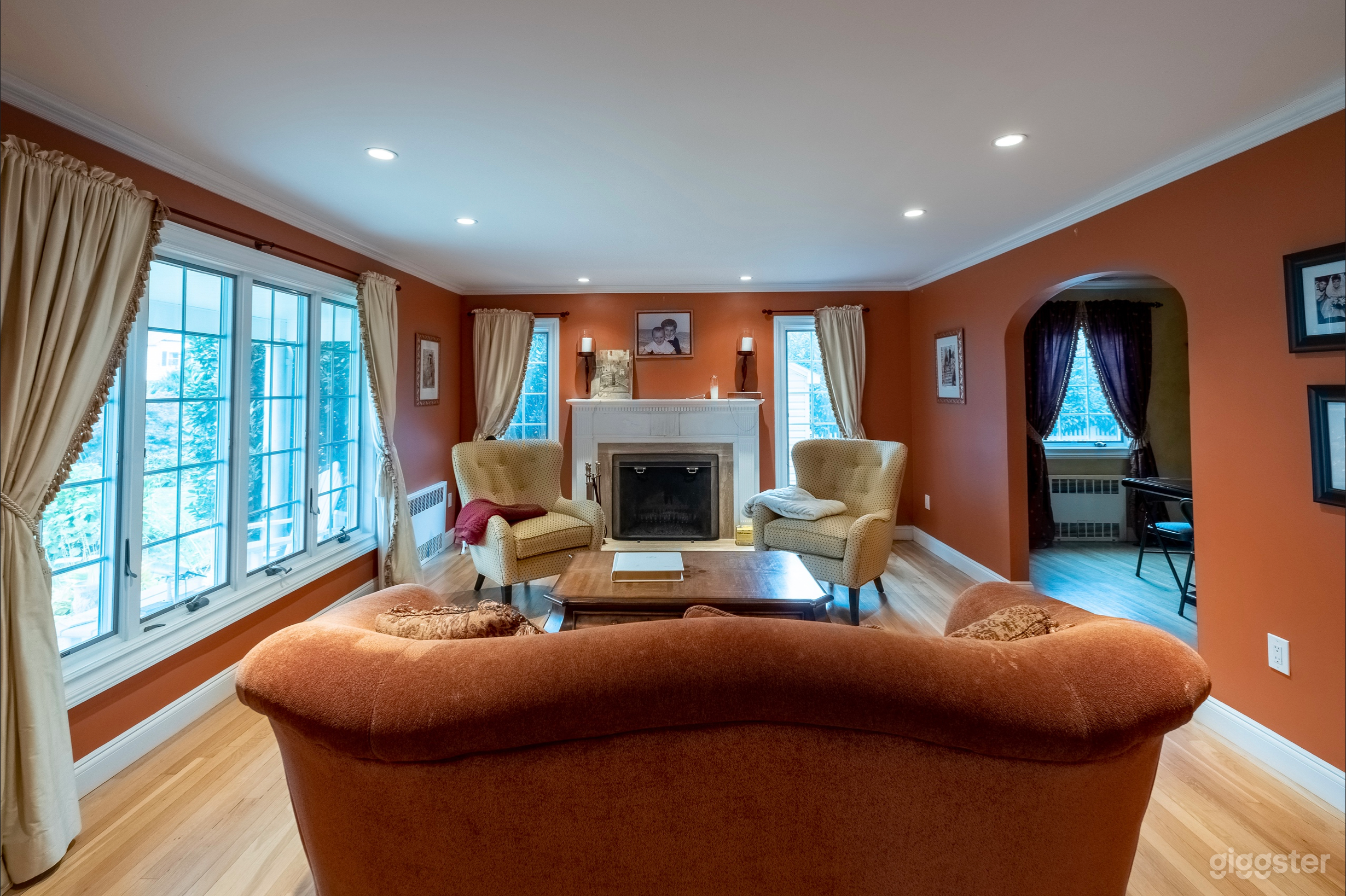 Shapira's Classic/Elegant Suburban House Photo 1