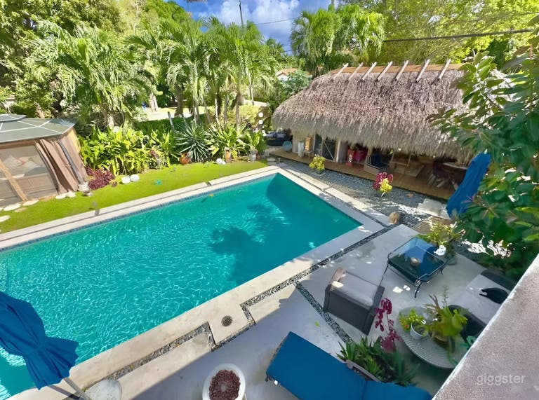  Private Heated Saltwater Pool with Tiki Garden Oasis 
